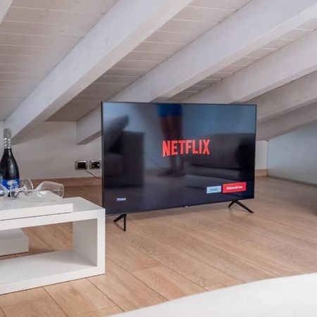 Happy Guest Apartments - Lake & Style Riva di Solto Bagian luar foto