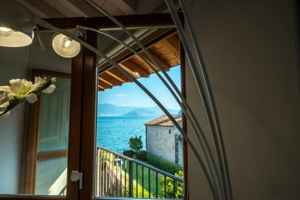 Happy Guest Apartments - Lake & Style Riva di Solto Bagian luar foto