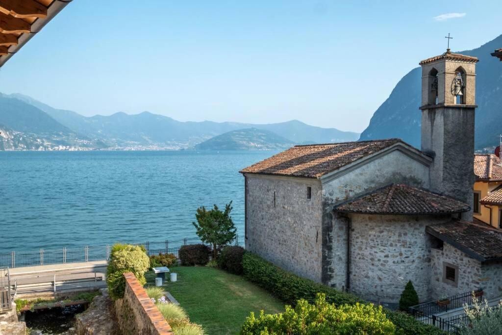 Happy Guest Apartments - Lake & Style Riva di Solto Bagian luar foto