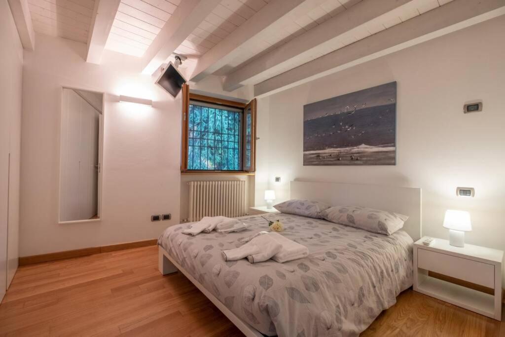 Happy Guest Apartments - Lake & Style Riva di Solto Bagian luar foto