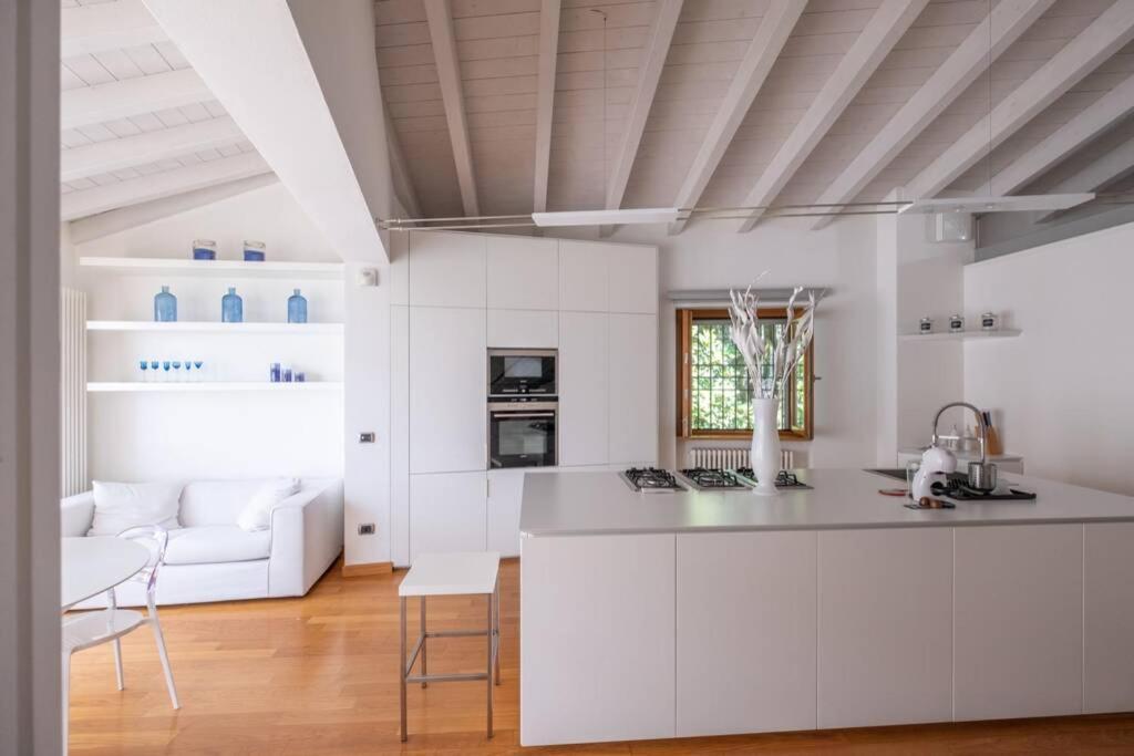 Happy Guest Apartments - Lake & Style Riva di Solto Bagian luar foto