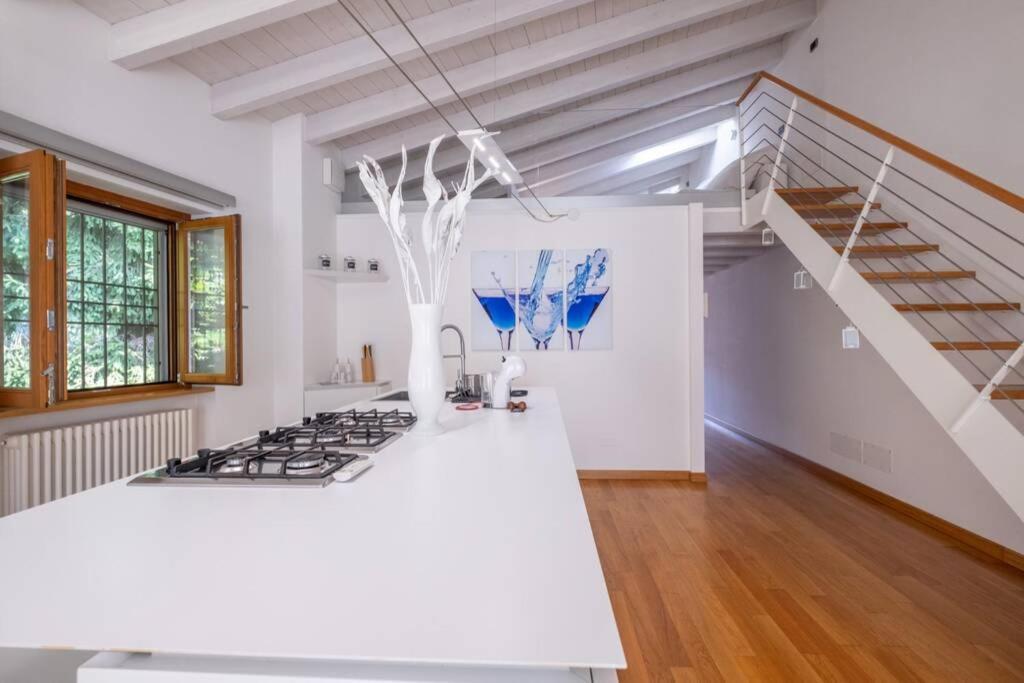 Happy Guest Apartments - Lake & Style Riva di Solto Bagian luar foto