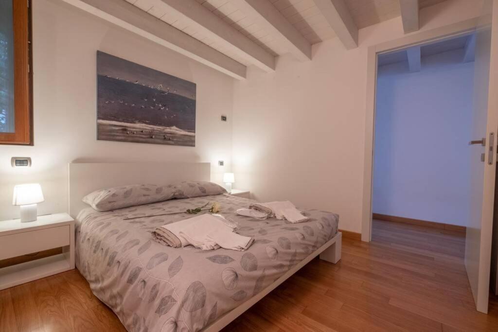 Happy Guest Apartments - Lake & Style Riva di Solto Bagian luar foto